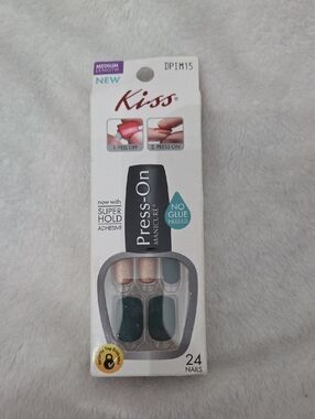Kiss Press-On Manicure Set in Dark Green & Rose Gold